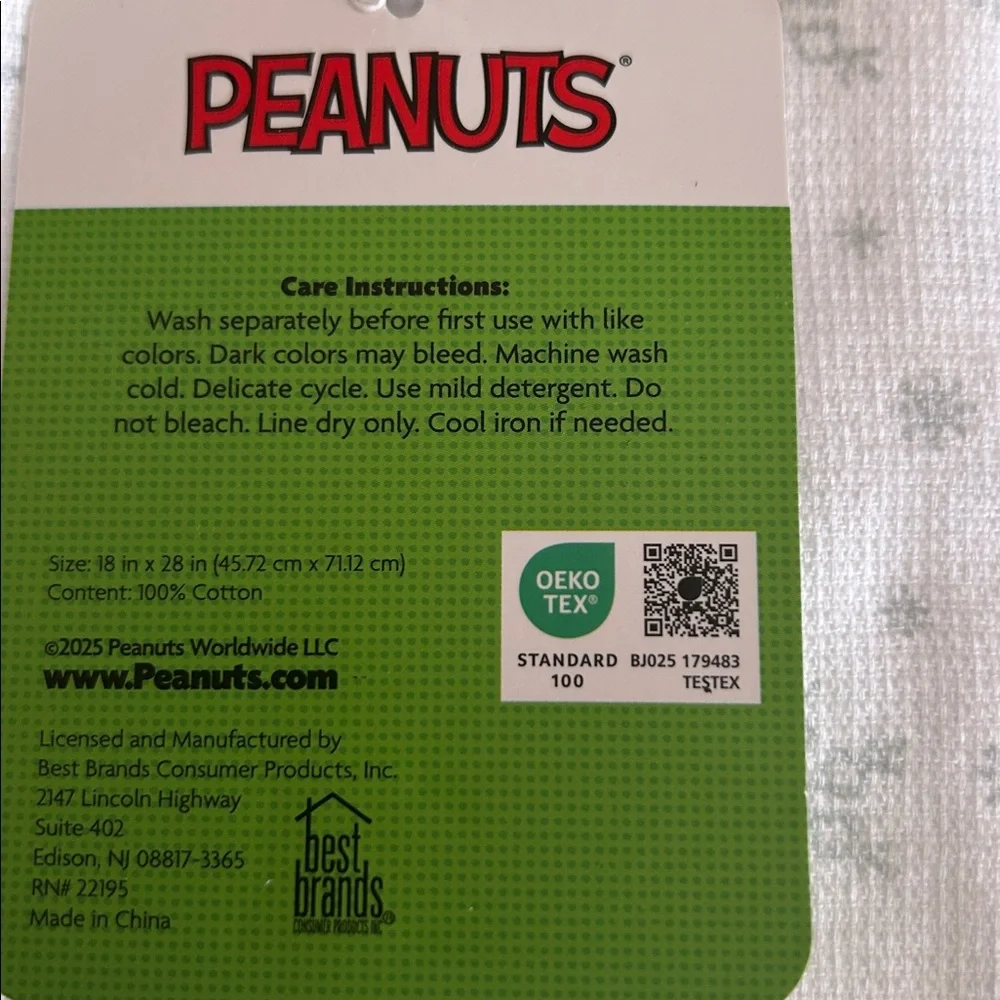 Peanuts Snoopy Towels with Green Wreath and Pink Bow